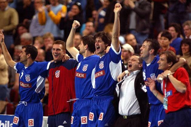 Schlußjubel Kroatien, v.li.: Vedran Zrnic, x, Denis Spoljaric und Tonci Valcic Handball WM Herren Weltmeisterschaft 2003, Finale, Endspiel, Länderspiel, Nationalmannschaft, Nationalteam Gruppe Lissabon Freude,