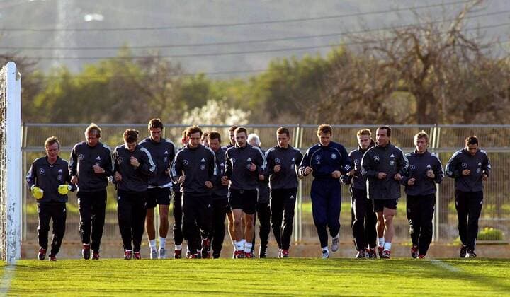 Mannschaftslauf Deutschland Fußball Herren Nationalmannschaftstraining 2003, Nationalmannschaft, Nationalteam, Training, Totale Palma de Mallorca