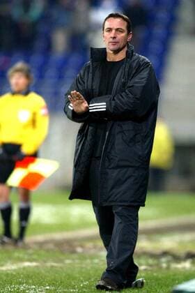 Trainer Stephane Paille (Besancon) beruhigt Fußball Herren Coupe de France 2002 2003, Pokalspiel, Ligue National, Besancon RC Einzelbild Besancon, französischer Pokal  