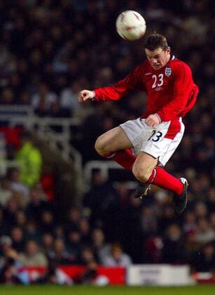 Wayne Rooney (England) - Kopfball Fußball Länderspiel Herren Länderspiel 2003, Freundschaftsspiel, Nationalmannschaft, Nationalteam, Nationaltrikot, Einzelbild Upton Park London Dynamik, Höhe,
