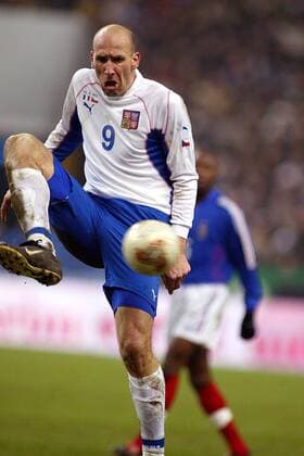 Jan Koller (Tschechien) - Ballannahme Fußball Länderspiel Herren Freundschaftsspiel 2003, Nationalmannschaft, Nationalteam, Nationaltrikot, Länderspiel, Testspiel Einzelbild Paris Dynamik,  