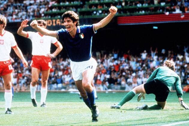Paolo Rossi (Italien) - Torjubel Fußball WM Herren Weltmeisterschaft 1982, Länderspiel, Halbfinale, Nationalmannschaft, Nationalteam, Nationaltrikot Gruppe Barcelona Begeisterung, Freude,