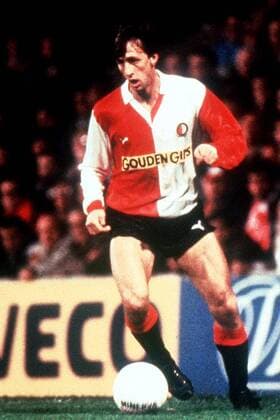 Johan Cruyff (Feyenoord) am Ball Fußball Herren Eredivisie 1983 1984, Ehrendivision, 1.Niederländische Holländische Liga, Feyenoord Rotterdam Einzelbild Rotterdam Dynamik,