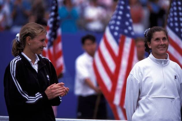 Siegerin Steffi Graf (li., Deutschland) und Monica Seles (USA) bei der Siegerehrung Tennis Damen US Open 1995, WTA-Tour, Grand Slam, Vdia Gruppe Flushing Meadow, Meadows, New York