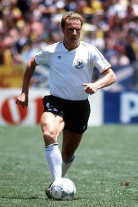 Karl-Heinz Rummenigge (BR Deutschland) am Ball Fußball WM Herren Weltmeisterschaft 1986, Länderspiel, Halbfinale, Nationalmannschaft, Nationalteam, Nationaltrikot Einzelbild Guadalajara Dynamik,