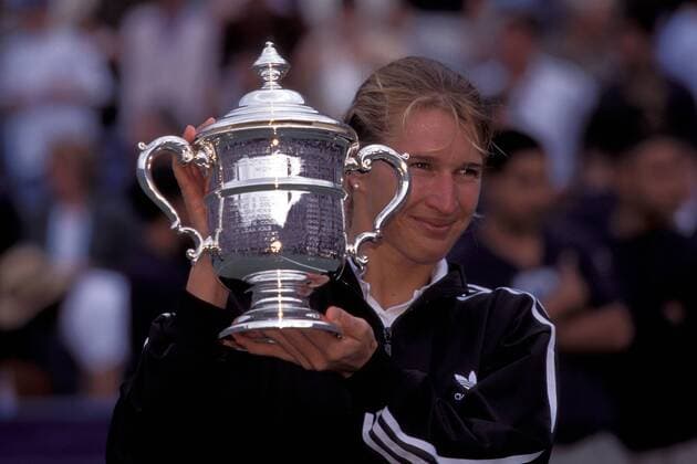Steffi Graf (Deutschland) präsentiert stolz den Pokal Tennis Damen US Open 1995, Grand Slam, WTA-Tour, Vdia Einzelbild Flushing Meadow, Meadows New York