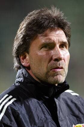Trainer Thomas Hörster (Leverkusen) nachdenklich Fußball EC 1 Herren Champions League 2002 2003, Bayer 04 Leverkusen Porträt Leverkusen