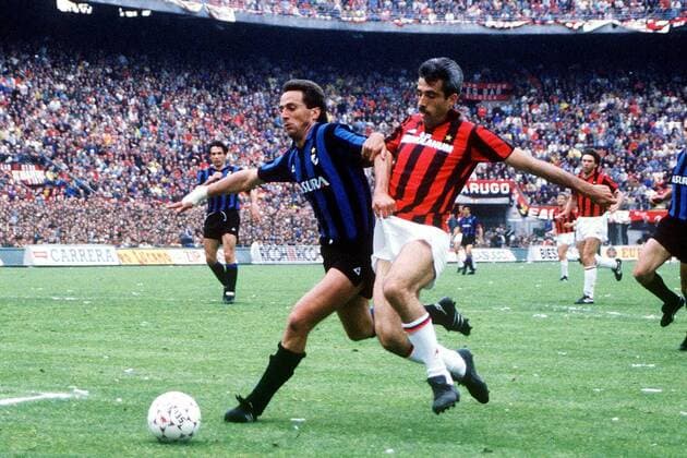 Ricardo Ferri (li., Inter) gegen Pietro Paolo Antonio Virdis (Milan) Fußball Herren Serie A 1987 1988, 1. Italienische Liga, AC Mailand - Internazionale Mailand 2:0 Gruppe Mailand Dynamik,