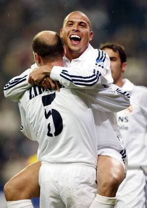 Ronaldo (re.) und Zinedine Zidane (beide Real) - Torjubel Fußball EC 1 Herren Champions League 2002 2003, Real Madrid, Primera Division, 1. Spanische Liga Gruppe Madrid Freude, Begeisterung,