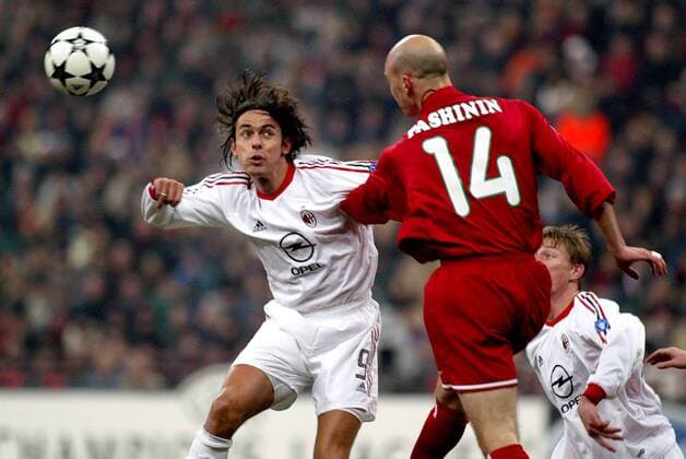 Filippo Inzaghi (Milan, li.) gegen Oleg Pashinin (Lokomotive Moskau) Fußball EC 1 Herren Champions League 2002 2003, AC Mailand - Lokomotive Moskau 1:0, Lok Gruppe o0 Lokomotiv Mailand Dynamik,