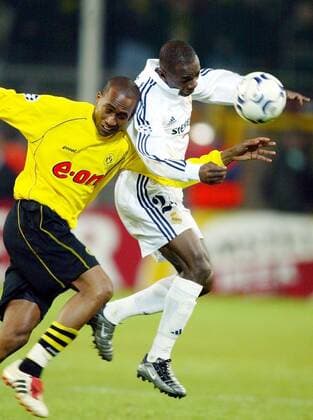 Evanilson (li., BVB) gegen Claude Makelele (Real) Fußball EC 1 Herren Champions League 2002 2003, Borussia Dortmund - Real Madrid 1:1, Gruppe Westfalenstadion Dortmund Dynamik,