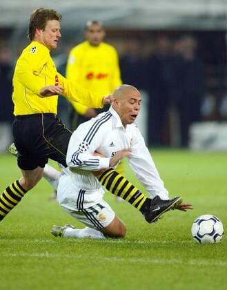 Christian Wörns (li., BVB) gegen Ronaldo (Real) Fußball EC 1 Herren Champions League 2002 2003, Borussia Dortmund - Real Madrid 1:1, Gruppe Westfalenstadion Dortmund Dynamik