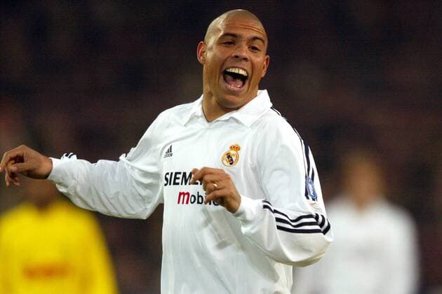 Ronaldo (Real) beschwert sich lautstark Fußball EC 1 Herren Champions League 2002 2003, Dortmund - Real Madrid 1:1, Vdig, Einzelbild Dortmund