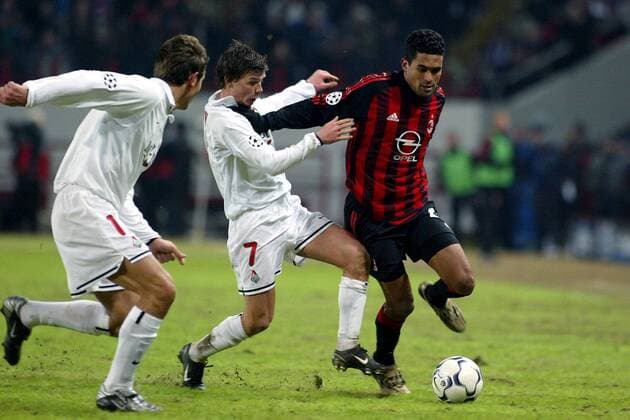 Serginho (re., Milan) gegen Marat Izmailov (Moskau) Fußball EC 1 Herren Champions League 2002 2003, Lokomotive Moskau - AC Mailand 0:1, Vdig Gruppe o0 Lokomotiv, Lok, Moskau Dynamik,