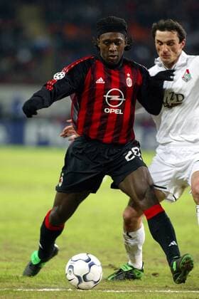 Clarence Seedorf (li., Milan) gegen Sergei Ignashevitch (Moskau) Fußball EC 1 Herren Champions League 2002 2003, Lokomotive Moskau - AC Mailand 0:1, Vdig Gruppe o0 Lokomotiv, Lok, Moskau Dynamik,