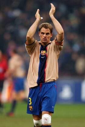 Frank de Boer (Barca) bedankt sich bei den Anhängern -  Fußball EC 1 Herren Champions League 2002 2003, Mailand - FC Barcelona 0:0, Einzelbild Mailand