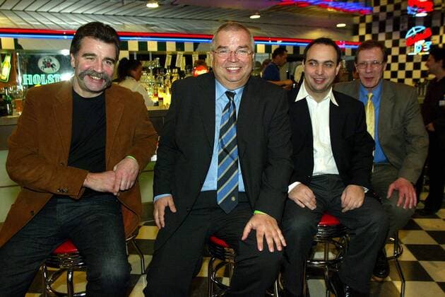 V. li.: Bundestrainer Heiner Brand, DHB-Präsident Ulrich Strombach (beide Deutschland), Trainer Bob Hanning (HSV) Handball 1. BL Herren Saison 2002 2003, HSV Hamburg Gruppe Hamburg
