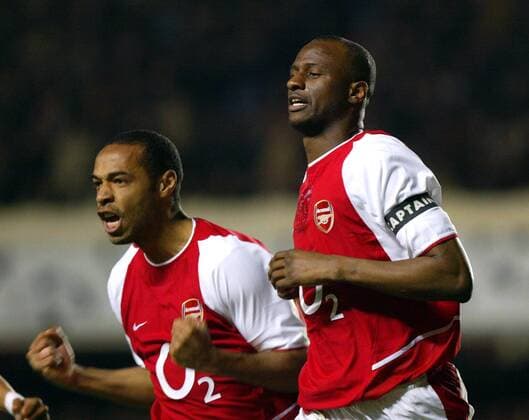 Patrick Vieira (re.) und Thierry Henry (beide Arsenal) - Torjubel Fußball EC 1 Herren Champions League 2002 2003, Arsenal FC London Gruppe London Freude,