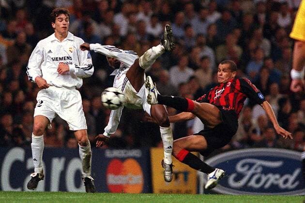 Rivaldo (re., Milan) gegen Claude Makelele (Real) Fußball EC 1 Herren Champions League 2002 2003, Real Madrid - AC Mailand 3:1, Vdig Gruppe Madrid Dynamik, Höhe, Kampf,