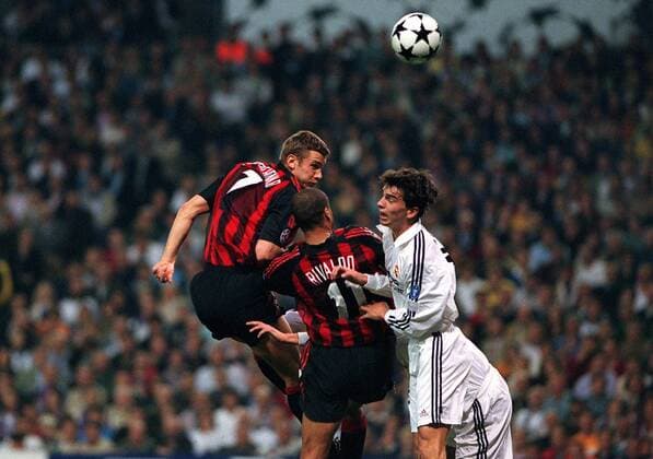 Francisco Pavon (Real, re.) gegen Rivaldo (Mitte) und Andrej Schewtschenko (beide Milan) Fußball EC 1 Herren Champions League 2002 2003, Real Madrid - AC Mailand 3:1, Vdig Gruppe Madrid Dynamik,
