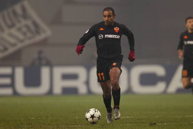 Emerson (Rom) am Ball Fußball EC 1 Herren Champions League 2002 2003, Amsterdam - AS Rom 2:1, Vdig Einzelbild Amsterdam