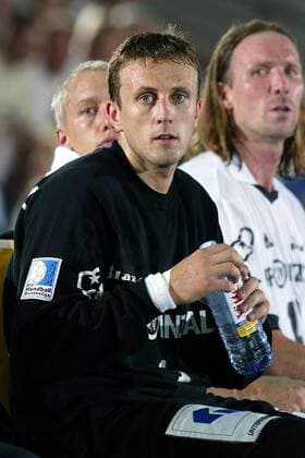 Torwart Steinar Ege (Kiel) auf der Bank Handball 1. BL Herren Bundesligacup 2002 2003, Liga-Cup, Ligacup, THW Kiel - HSG Nordhorn 21:20, Vdig Einzelbild Braunschweig