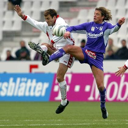 Heimo Pfeifenberger (Salzburg, re.) gegen Anton Ehrmann (Grazer AK) Fußball Herren tmobileBundesliga 2002 2003, SV Wüstenrot Salzburg - Liebherr Grazer AK 1:1 Gruppe Salzburg Kampf, Dynamik,