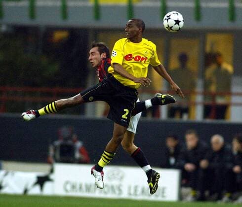 Evanilson (BVB, vorn) gegen Christian Brocchi (Milan) Fußball EC 1 Herren Champions League 2002 2003, AC Milan - Borussia Dortmund 0:1, Vdig Gruppe Mailand Dynamik, Kampf, Höhe,