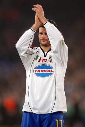 Schlußjubel Mario Cantaluppi (Basel) Fußball EC 1 Herren Champions League 2002 2003, FC Basel - Juventus Turin 2:1, Juve Einzelbild Basel Freude,