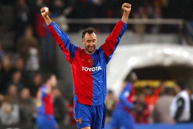 Marco Zwyssig (Basel) genießt den Moment Fußball EC 1 Herren Champions League 2002 2003, FC Basel Einzelbild Basel Freude,