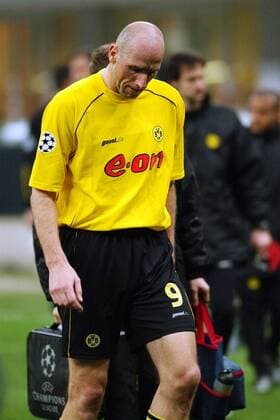 Jan Koller (BVB) enttäuscht Fußball EC 1 Herren Champions League 2002 2003, Mailand - Borussia Dortmund 0:1 Einzelbild Mailand Enttäuschung,