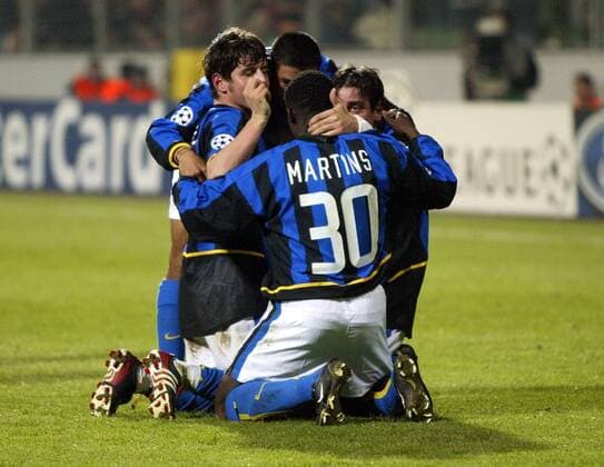 Akinwunmi Martins Obafemi (vorn) und Emre Belözoglu (li., beide Inter) - Torjubel Fußball EC 1 Herren Champions League 2002 2003, Leverkusen - Internazionale Mailand 0:2, Vdig Gruppe Leverkusen Freude,