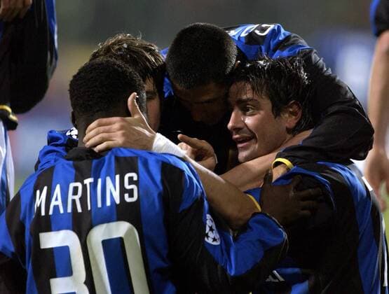 Francesco Coco (re.) und Akinwunmi Martins Obafemi (li., beide Inter) - Torjubel Fußball EC 1 Herren Champions League 2002 2003, Leverkusen - Internazionale Mailand 0:2, Vdig Gruppe Leverkusen Freude,