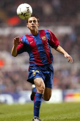 Sergio Garcia (Barca) am Ball Fußball EC 1 Herren Champions League 2002 2003, Newcastle - FC Barcelona 0:2, Vdig Einzelbild Newcastle Dynamik,  