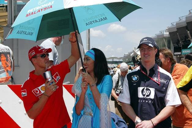 Michael Schumacher (Ferrari, li.) und Ralf Schumacher (BMW-Williams beide Deutschland) Motorsport Grand Prix Herren Großer Preis von Malaysia 2003, Formel 1 Weltmeisterschaft, F1, F, GP, WM, Vdig Gruppe Sepang