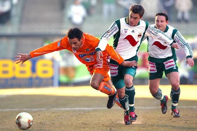 Ekrem Dag (li., Graz) gegen Steffen Hofmann (Rapid) Fußball Herren tmobileBundesliga 2002 2003, SK Rapid Wien - SK Puntigamer Sturm Graz 1:0, 1. Österreichische Liga Gruppe Wien Dynamik, Kampf,