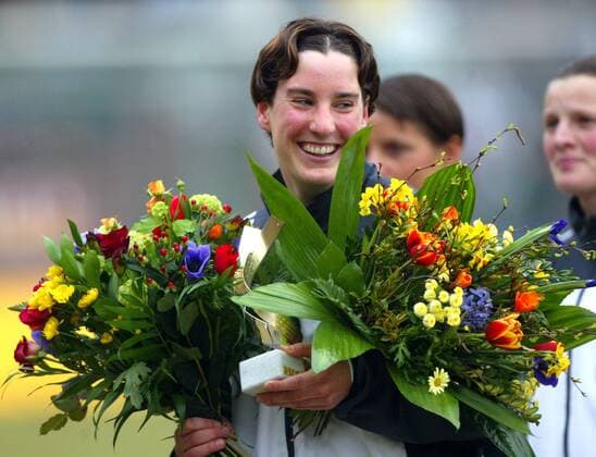 Birgit Prinz (Deutschland) wird für ihr 100. Länderspiel geehrt Fußball Länderspiel Damen Europameisterschaftsqualifikation 2003, Länderspiel, Qualifikation, Frauen, Frauenfußball Einzelbild Potsdam