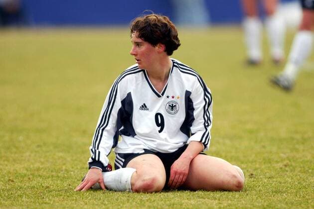 Birgit Prinz (Deutschland) am Boden Fußball Länderspiel Damen Europameisterschaftsqualifikation 2003, Länderspiel, Qualifikation, Frauen, Frauenfußball Einzelbild Potsdam