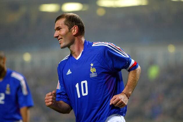 Zinedine Zidane (Frankreich) - Torjubel Fußball Länderspiel Herren Europameisterschaftsqualifikation 2003, Qualifikation, Länderspiel, Nationalmannschaft, Nationalteam Einzelbild Lens Freude,  