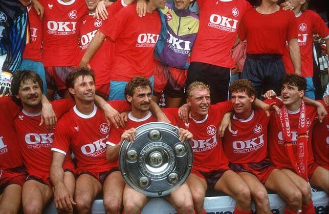 Siegerehrung Lautern v.li.: Roger Lutz, Kay Friedmann, Stefan Kuntz, Guido Hoffmann, Bernhard Winkler und Marco Haber Fußball 1. BL Herren Saison 1990 1991, Köln - 1. FC Kaiserslautern 2:6, Deutsche Meisterschaft, Deutscher Meister, Vneg Gruppe Köln Freude,