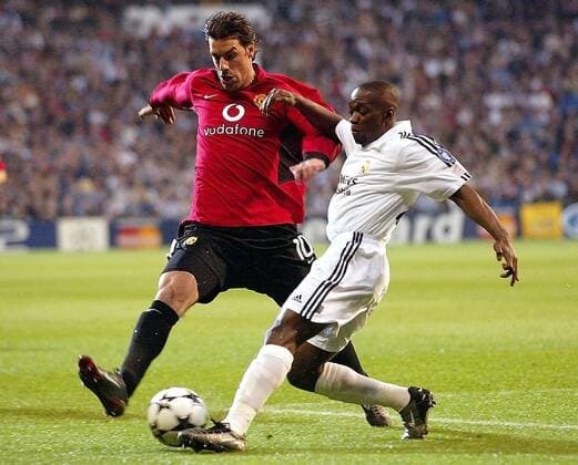 Claude Makelele (re., Real) gegen Ruud van Nistelrooy (ManU) - NUR FREI FÜR DEUTSCHE MEDIEN Fußball EC 1 Herren Champions League 2002 2003, Real Madrid - Manchester United 3:1, Viertelfinale, Gruppe Madrid Dynamik,