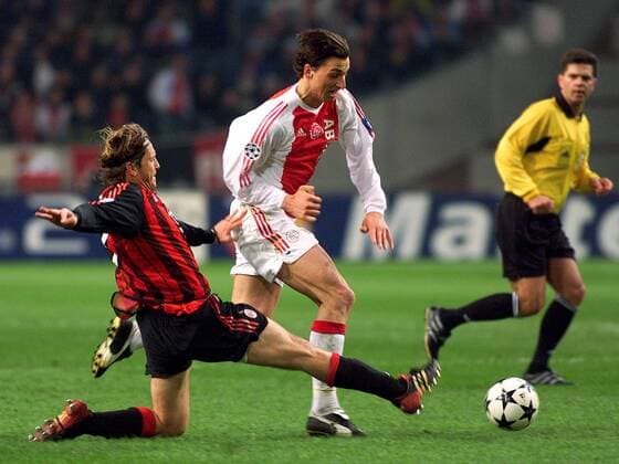 Zlatan Ibrahimovic (Ajax, re.) am Ball gegen Massimo Ambrosini (Milan) Fußball EC 1 Herren Champions League 2002 2003, Viertelfinale, Ajax Amsterdam - AC Mailand 0:0, Vdig Gruppe Amsterdam Dynamik, Kampf,