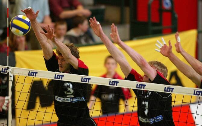 Frank Dehne (li.) und Jan Günther (beide SCC Berlin) am Netz Volleyball 1. BL Herren Saison 2002 2003, Finale, Play Off, Play Offs, Playoff, Playoffs, SC Charlottenburg Berlin Gruppe Berlin, Endspiel Dynamik,