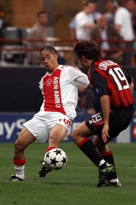 Steven Pienaar (li., Ajax) gegen Costacurta (Milan) Fußball EC 1 Herren Champions League 2002 2003, AC Mailand - Ajax Amsterdam 3:2, Viertelfinale, Gruppe Mailand Dynamik,
