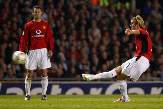 David Beckham erzielt mit einem Freistoß das 3:3 - li.: Ryan Giggs (beide ManU) Fußball EC 1 Herren Champions League 2002 2003, Viertelfinale, Manchester United, Vdig Gruppe Manchester Dynamik,