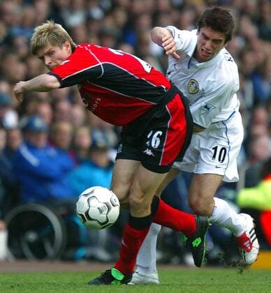 Vratislav Gresko (Blackburn, li.) gegen Harry Kewell (Leeds) Fußball Herren English Premier League 2002 2003, 1. Englische Liga, FC Leeds United - Blackburn Rovers 2:3, Vdig, Gruppe Leeds Dynamik,