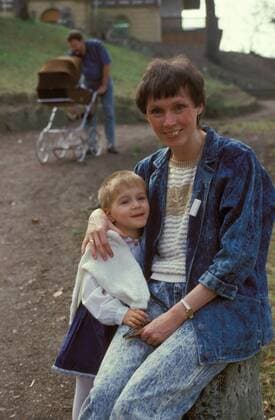Ex-Sprinterin Bärbel Wöckel (DDR) mit ihrer Tochter Leichtathletik Damen Sprint 1986, Kurzstrecke, Shooting, Fotoshooting, Fototermin, Vdia Gruppe