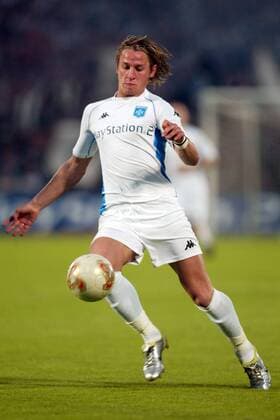 Philippe Mexes (Auxerre) am Ball Fußball Herren Ligue Une 2002 2003, 1. Französische Liga, Bordeaux - AJ Auxerre 0:1 Einzelbild Bordeaux Dynamik,  