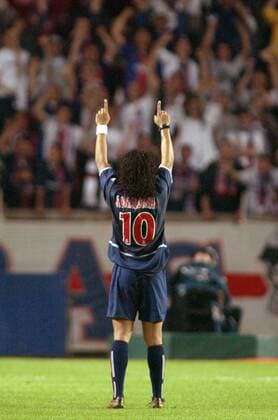 Ronaldinho (PSG) bedankt sich bei den Anhängern Fußball Herren Ligue Une 2002 2003, 1. Französische Liga, Paris St. Germain, Saint, Einzelbild Paris  