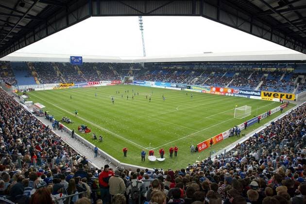 Fußball, Stadiongeschichte FC Hansa Rostock Gut besuchtes Ostseestadion während eines Bundesligamatches Fußball 1. BL Herren Saison 2002 2003, FC Hansa Rostock - Hertha BSC Berlin 0:1 Totale Ostseestadion Rostock